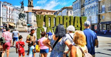 Excursions and guided tours of the Nervión Falls and Vitoria-Gasteiz