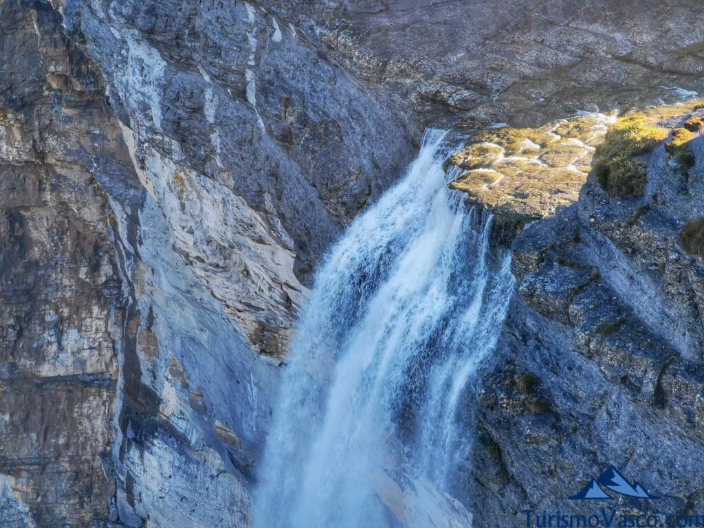 hay agua en el salto del nervion