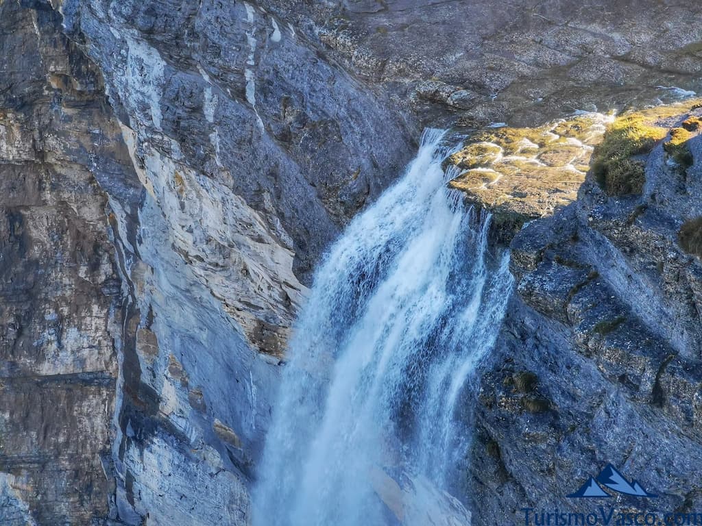 hay agua en el salto del nervion