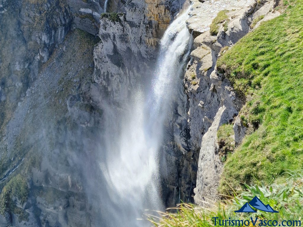 salto del nervion con agua, visita guiada
